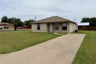 1708 Overland Dr, Cleburne, TX 76033 - Photo 2