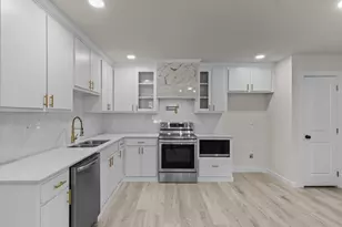 106 Mt Shasta St, Dallas, TX 75211 - Photo 10