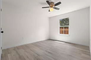 106 Mt Shasta St, Dallas, TX 75211 - Photo 18