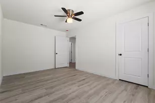 106 Mt Shasta St, Dallas, TX 75211 - Photo 14