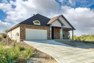 709 Blue Fathom Dr, Runaway Bay, TX 76426 - Photo 2