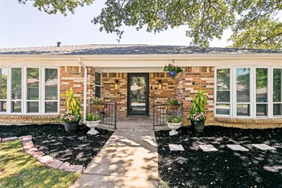333 W Louella Drive, Hurst, TX 76054 - Photo 2