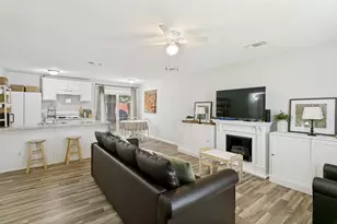 7012 Greenview Cir S, Fort Worth, TX 76120 - Photo 4