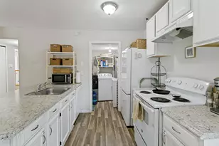 7012 Greenview Cir S, Fort Worth, TX 76120 - Photo 8