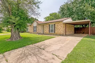 7012 Greenview Cir S, Fort Worth, TX 76120 - Photo 2