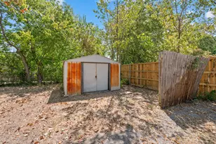 422 N Wood St, Denton, TX 76209 - Photo 26