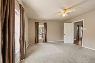 422 N Wood St, Denton, TX 76209 - Photo 16