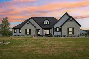 1065 Julian Dr, Van Alstyne, TX 75495 - Photo 2