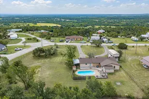 704 Land of Goshen Dr, Springtown, TX 76082 - Photo 2