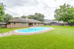8520 Marys Creek Dr, Benbrook, TX 76116 - Photo 36