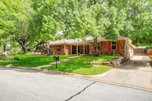 1800 Briarcrest Ln, Arlington, TX 76012 - Photo 2