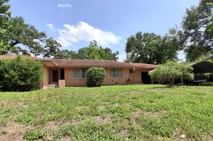 913 Lazy Ln, Bryan, TX 77802 - Photo 2