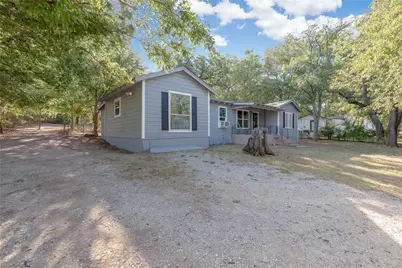 424 Wilshire Avenue, Azle, TX 76020 - Photo 2