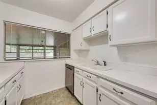 902 Dawnview St, Arlington, TX 76014 - Photo 8