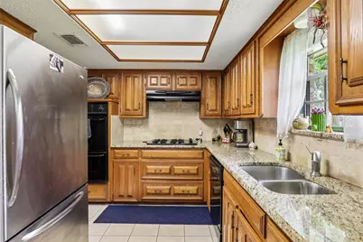 1549 Oak Creek Drive, Lewisville, TX 75077 - Photo 10