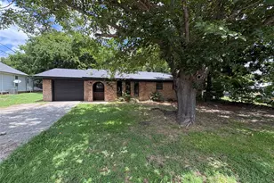 607 S Broad St, Saint Jo, TX 76265 - Photo 18