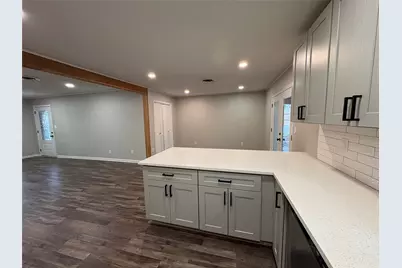 607 S Broad Street, Saint Jo, TX 76265 - Photo 4