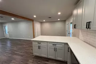 607 S Broad St, Saint Jo, TX 76265 - Photo 4