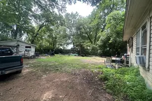 828 E Price St, Paris, TX 75460 - Photo 14