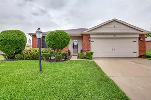 1717 Berkeley Dr, Glenn Heights, TX 75154 - Photo 2