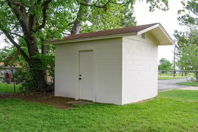 820 N Avenue A, Springtown, TX 76082 - Photo 26