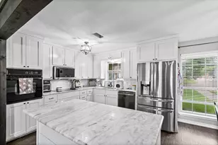 224 Crockett, Hewitt, TX 76643 - Photo 8
