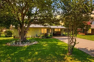 2022 Long Creek Ct, Granbury, TX 76049 - Photo 2