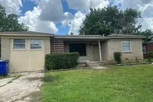 106 Tipton St, Whitesboro, TX 76273 - Photo 1