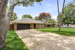 7520 Jamie Renee Ln, North Richland Hills, TX 76182 - Photo 2