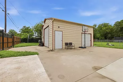 201 Eastland Street, Cleburne, TX 76031 - Photo 16