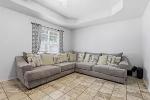 201 Eastland St, Cleburne, TX 76031 - Photo 8