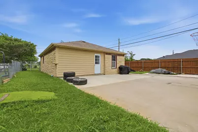 201 Eastland Street, Cleburne, TX 76031 - Photo 18