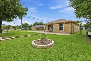 201 Eastland St, Cleburne, TX 76031 - Photo 4