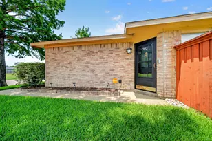 9339 Crimnson Ct, Dallas, TX 75217 - Photo 4