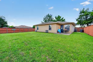 9339 Crimnson Ct, Dallas, TX 75217 - Photo 20
