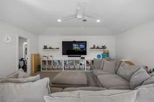 9431 Spring Branch Dr, Dallas, TX 75238 - Photo 30