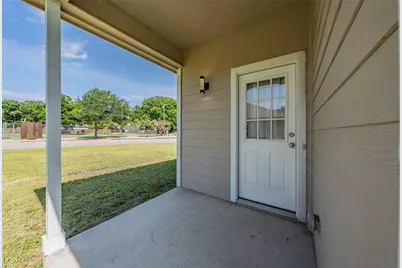 402 S Robbins Street, Cleburne, TX 76031 - Photo 4