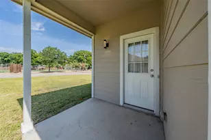 402 S Robbins St, Cleburne, TX 76031 - Photo 4
