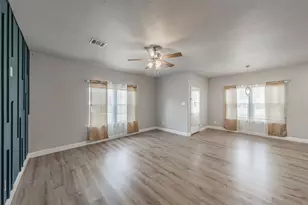 402 S Robbins St, Cleburne, TX 76031 - Photo 30