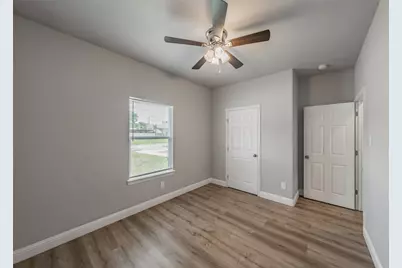 402 S Robbins Street, Cleburne, TX 76031 - Photo 12