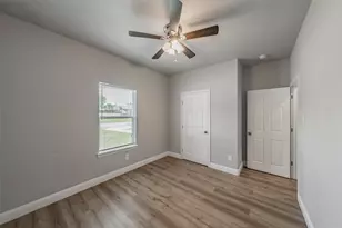 402 S Robbins St, Cleburne, TX 76031 - Photo 12