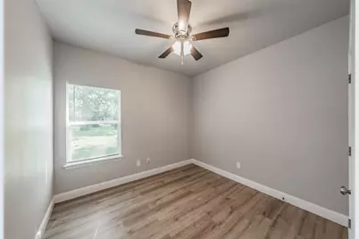402 S Robbins Street, Cleburne, TX 76031 - Photo 18