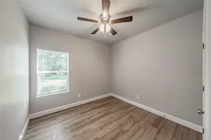 402 S Robbins St, Cleburne, TX 76031 - Photo 18