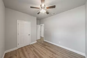 402 S Robbins St, Cleburne, TX 76031 - Photo 16