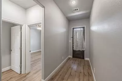 402 S Robbins Street, Cleburne, TX 76031 - Photo 10