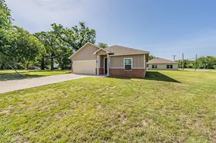402 S Robbins St, Cleburne, TX 76031 - Photo 2