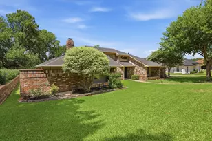 2613 Country Valley Rd, Garland, TX 75043 - Photo 2