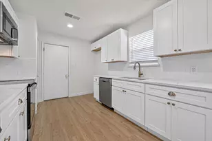 24 Oakmont Ct, Pantego, TX 76013 - Photo 12