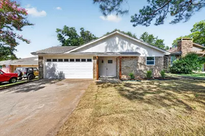 24 Oakmont Court, Pantego, TX 76013 - Photo 2