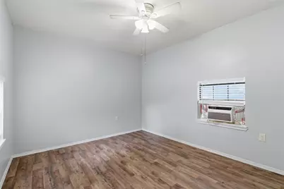 127 E Walker Street, Denison, TX 75021 - Photo 14